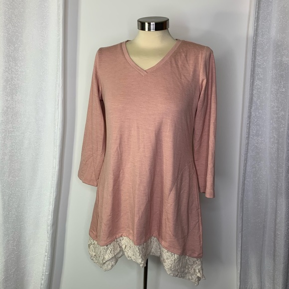 LOGO by Lori Goldstein Tops - LOGO lounge handkerchief lace hem tunic